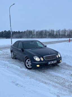 Mercedes-Benz W211 - 1