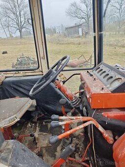 Traktorbagr Bělorus