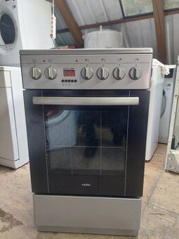 Elektrický sporák Mora Ve stříbrném provedení. Jako nový.