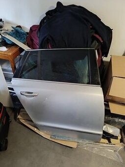 Pravé zadní dveře superb 2 combi stříbrná barva.