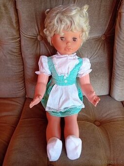 Retro chodící panenka