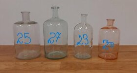 lékárenské láhve, 4 ks, 3 čiré+1 růž.sklo, v.25,27,23,20cm - 1