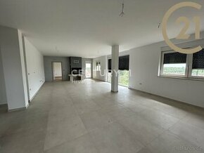 Prodej bytu 4+kk (116 m2) s balkonem a prostornou půdou - Ro