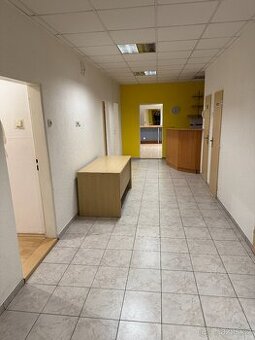 Obchodní prostory + byt 1+1, 120m2, bývalé masážní studio