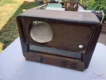 Starodávné rádio Tesla 619A