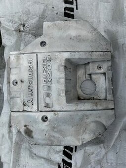 Kryt motoru Mitsubishi Pajero 2002
