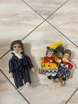 Staré porcelánové panenky.