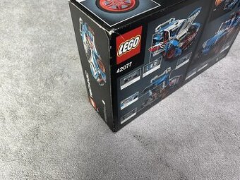 LEGO Technic 42077 Závodní auto