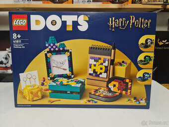 LEGO® DOTS 41811 Doplňky na stůl – Bradavice + dárek
