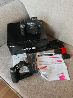 Systémový bezzrcadlový fotoaparát Canon EOS R5 s rozlišením