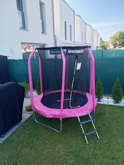 Dětská venkovní trampolina