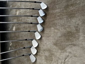 Sada želez Titleist T100s na stifových šaftech