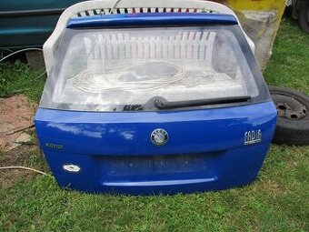 Škoda Fabia 1 I krátká, kapota modra