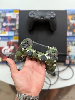PlayStation 4 - 1