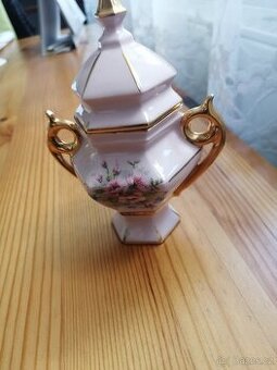 Růžový porcelán