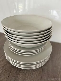 Sada nádobí, talířů - IKEA - 18 ks
