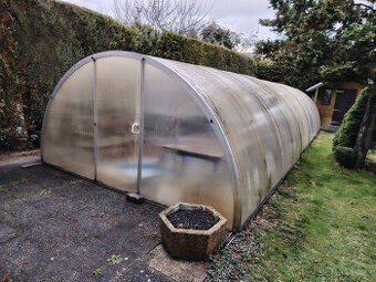 Zastřešení bazenu, skleník, přístřešek.