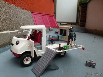 Prodám schleich set mobilní veterinární klinika