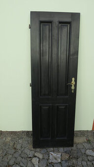 Masivní dřevěné dveře