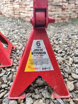 Prodám nastavitelné podpěry 6 tun - 2 ks