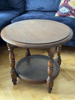 Rustikální kulatý konferenční stolek z masivu