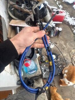 Pancerove hadice HEL brzdova pumpa trmeny Suzukk Gsxr