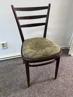 Židle dřevěná s calounenym polstrovanim