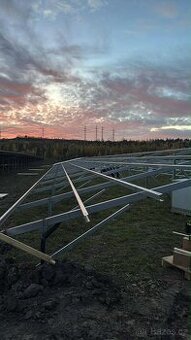 Montáž solárních panelů - Pole