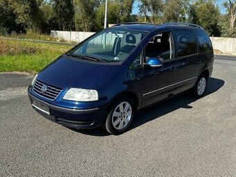 VW Sharan 2.0i, r.2005, 7-míst, STK, klima - 1