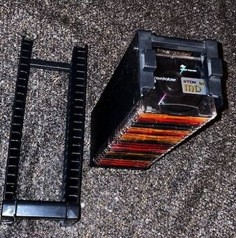 MD minidisc plastový stojan na 20 MD- + media TDK s obaly