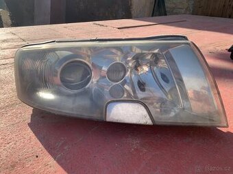 světlomet xnenon superb 1 pravý