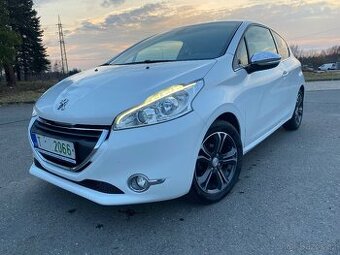 PEUGEOT 208 1.2i 60KW 2014 BOHATÁ VÝBAVA