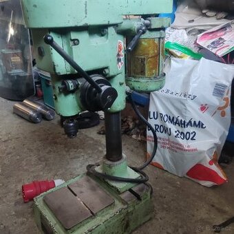 Stolní vrtačka litina