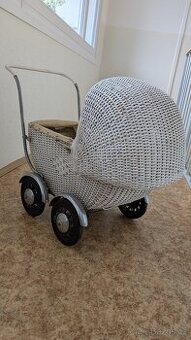 Proutěný retro kočárek LIBERTA