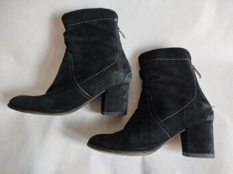 Kotníkové semišové boty