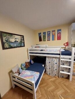 bílá palanda z masivu