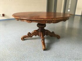 Starožitný vyřezávaný stůl