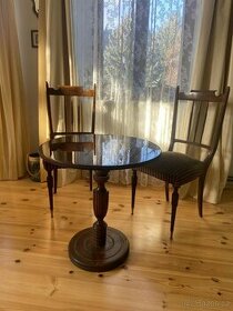 Starožitné dřevěné židle 4ks a kulatý dřevěný stolek - 1
