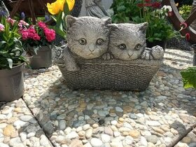 Zahradní dekorace- Květník Koťata v košíku