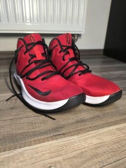 Basketbalové boty Nike červené