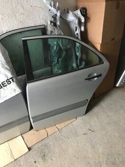 Mercedes Benz W210 zadní dveře sedan 744