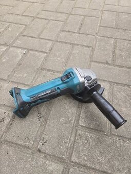 Makita BGA452 aku úhlová bruska