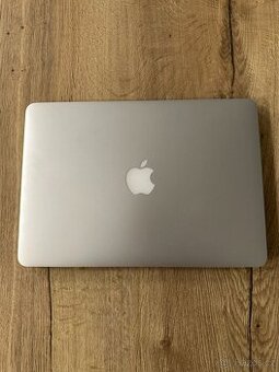 MacBook Pro 13" – i5 / 8 GB RAM / 256 GB SSD / Skvělý stav