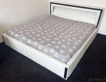 Manželská postel - 180cm x 200cm. IKEA rošt