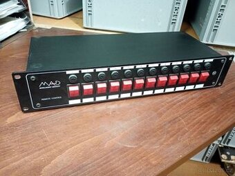 Prodám spínací skříňku 230V, 12 výstupů(pouze průchodka), no - 1