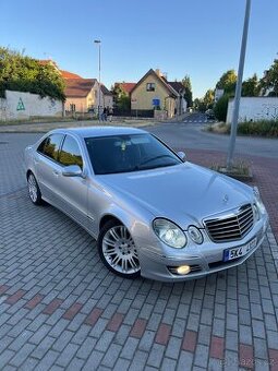 Mercedes Benz W211