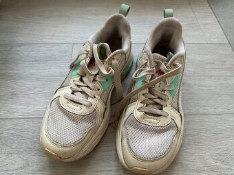Dívčí boty Puma, vel. 38