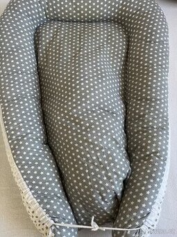 Hnízdečko šedobílé hvězdičky