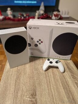 Xbox Series S 512GB – Kompletní balení, top stav