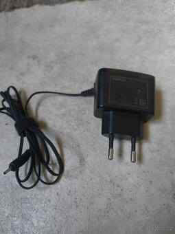 Originální nabíječka-adaptér Nokia AC-73E